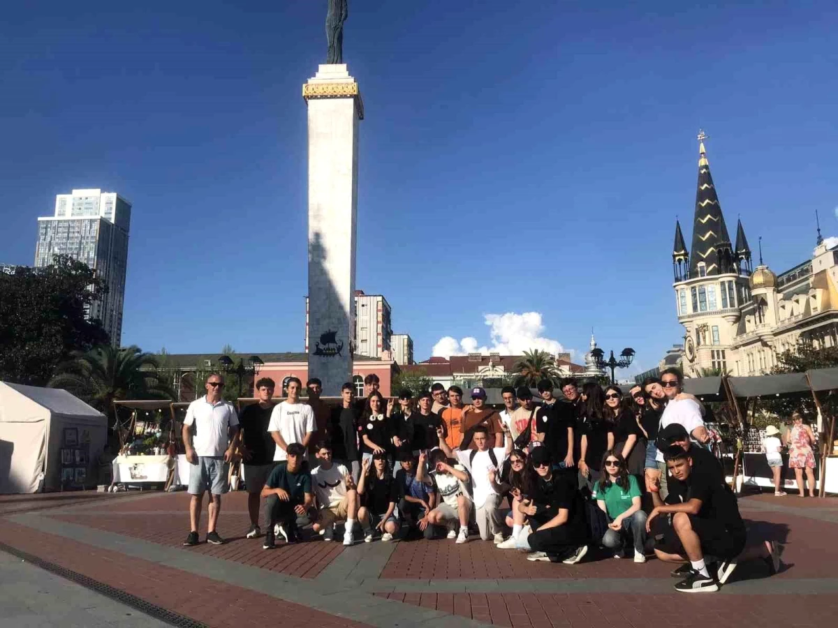 Türk ve yabancı gençler Gürcistan’da Şhaori Gençlik Kampı’na katıldı